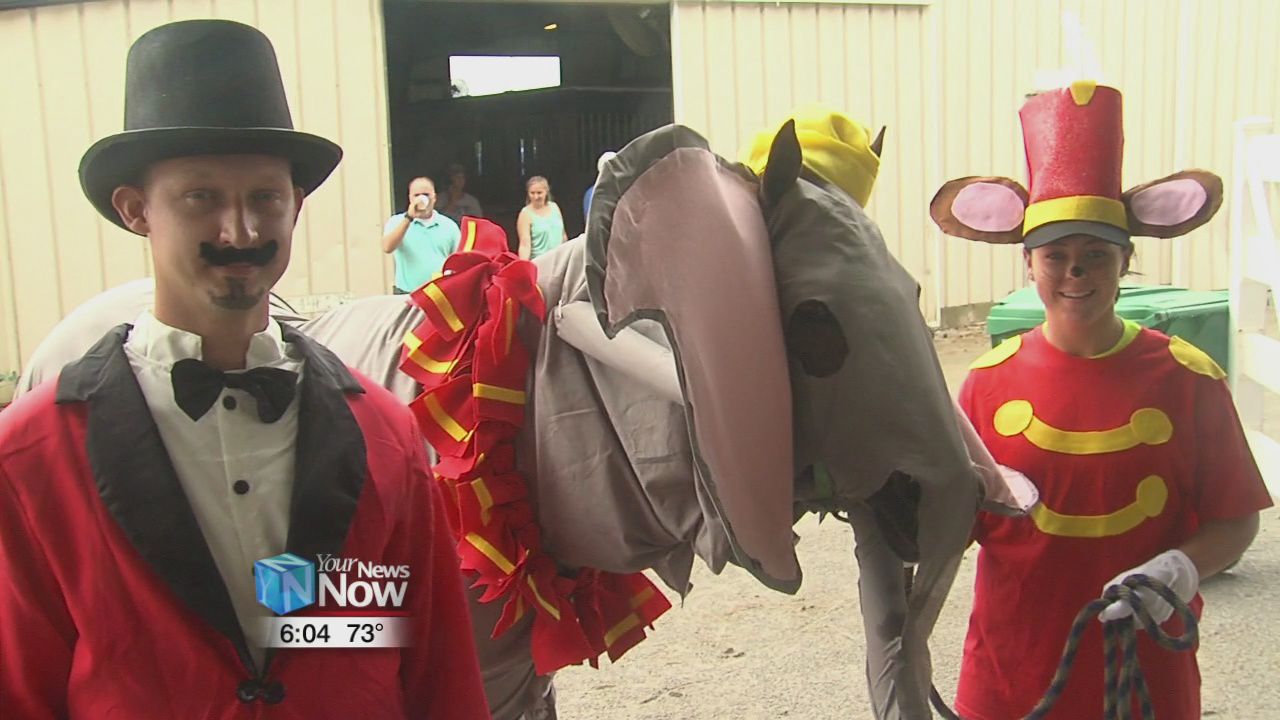 4-H members have some fun while showing off their creative side